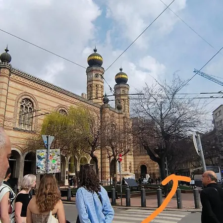 Spacious Next To Synagogue In Astoria Budapeşte